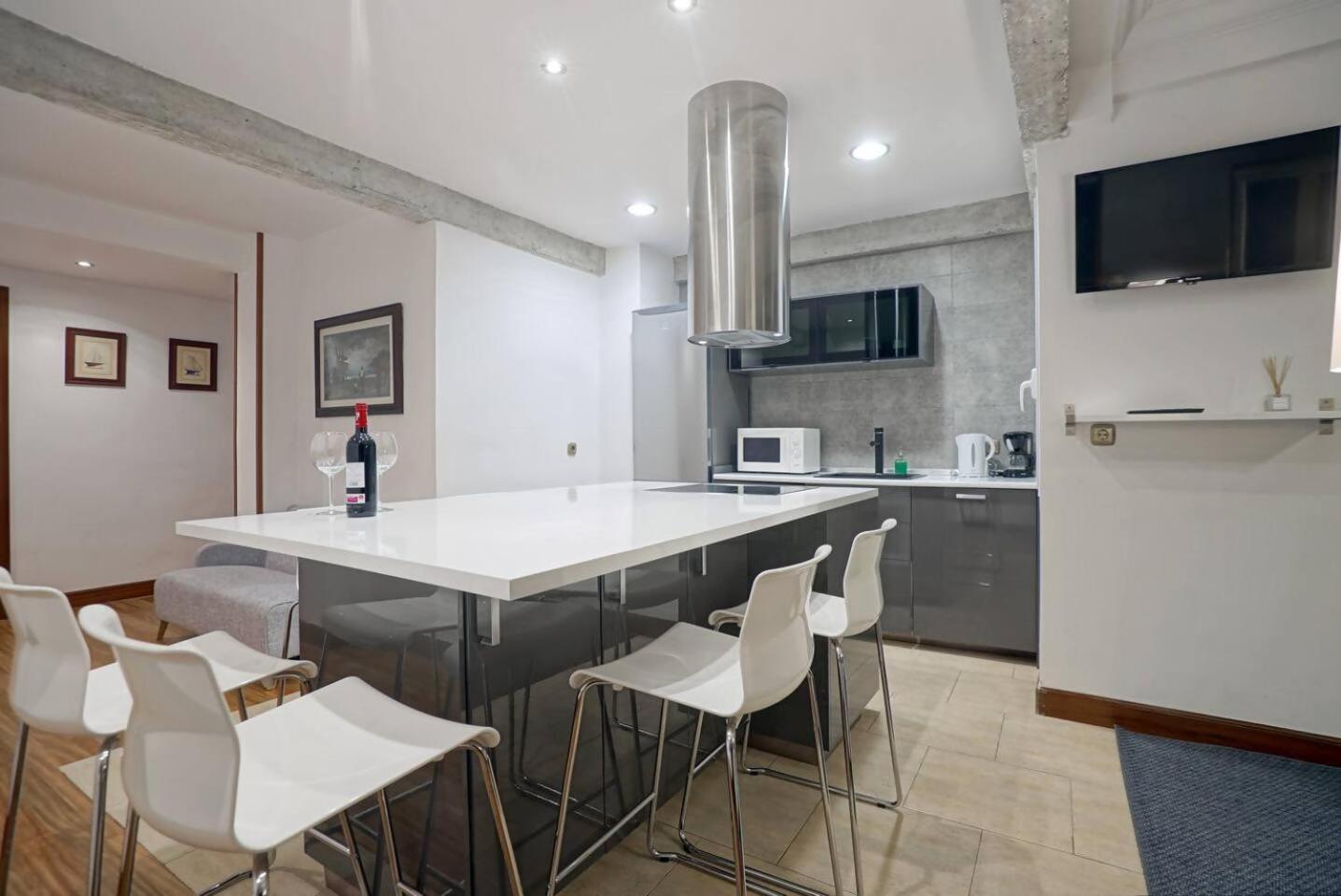 Amplio Apartamento En Gros Con Parking Privado Сан-Себастьян Экстерьер фото