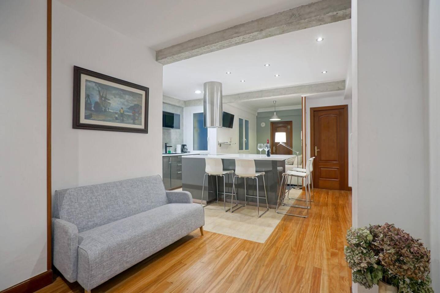 Amplio Apartamento En Gros Con Parking Privado Сан-Себастьян Экстерьер фото
